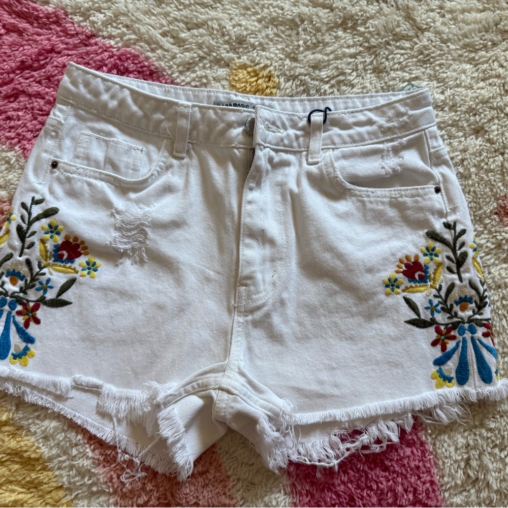 Zara White Jean Shorts with Floral Embroidery